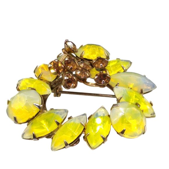 Vintage Dimensional Yellow Givre Crystal Brooch, Glowing Wreath with Topaz Rhine - Picture 2 of 4